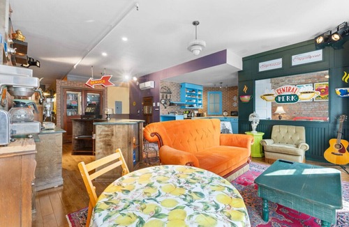 Old Montreal Apartment | Friends-Themed Loft | Old Montréal