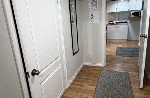 Newmarket House | Full Furnished Freshly renovated cozy basement 5 minutes to Upper Canada Mall