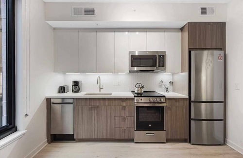 NoMa Hotel | Full Kitchen | Prime Location | Totally Pet-Approved