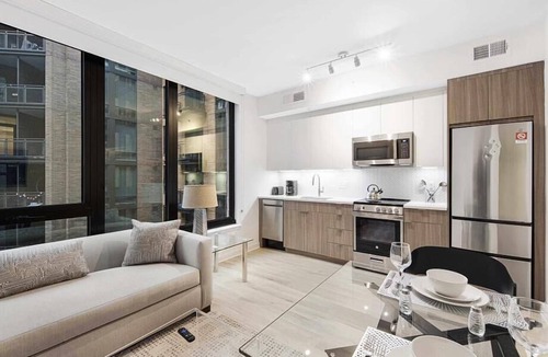 NoMa Hotel | Full Kitchen | Prime Location | Totally Pet-Approved