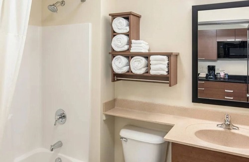 Hurricane Hotel | Full-Kitchen Room Perfect for Zion Park Adventurers!