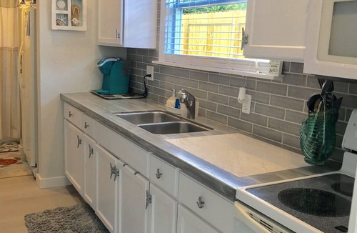 Gulf Gate Estates House | FULLY RENOVATED BEACH BUNGALOW! A COUPLES very own COZY and PRIVATE paradise.