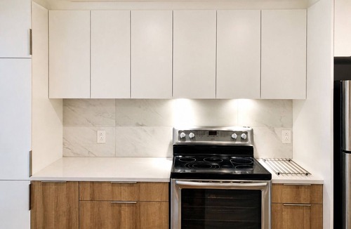 Longue-Pointe Apartment | Fully Renovated Furnished 1-Bedroom+Office Apt Appt 4 1/2 entièrement rénové