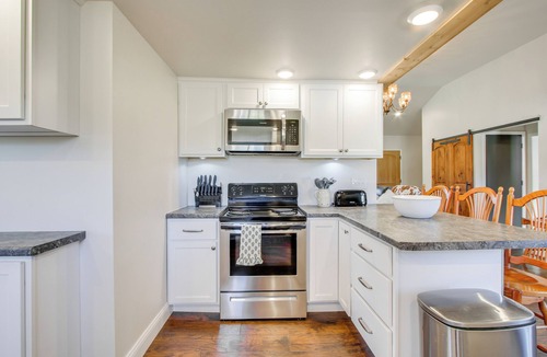 Zanesville House | Fully Updated! Zanesville Home w/River Views