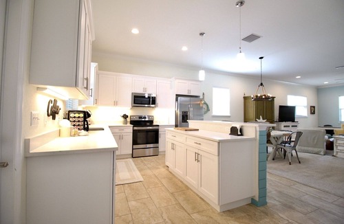 Tarpon Springs House | Fun location, walking distance to docks, new pickleball courts, near by beaches
