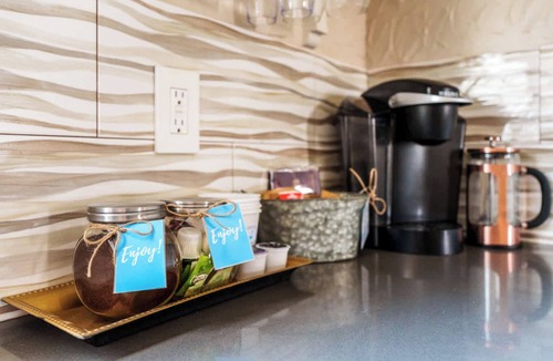 Veterans Park House | Fun-ViBe-Hot-Tub-Oasis, Walk to Downtown, Pets OK