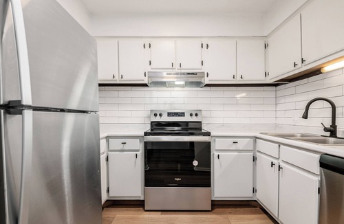 Northwest Columbus Apartment | Furnished Resort Style Apartment w/WIFI & Parking