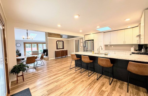 Gahanna House | Gahanna Luxury family/group retreat 5BR: 2K 2Q 1DB 3BA. Beautiful and spacious!