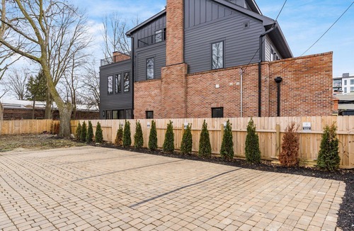 Italian Village House | Galla House On High Street! FREE Parking!