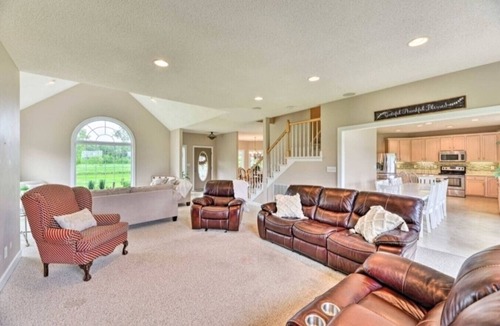 Columbia House | Game Room, Playground|Mins to Wildlife Refuges