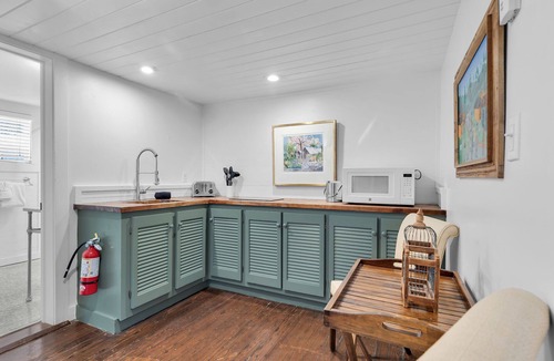Historic Seaport Cottage | ~GARDENIA COTTAGE~18+ Adult Only cottage near Duval St