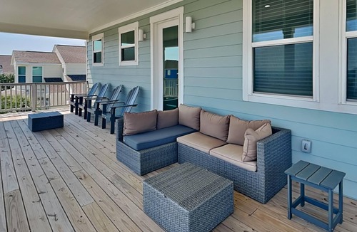 Pirates Beach West House | Garrett's Grotto | Spacious Home + 300 Yards to the Shore!