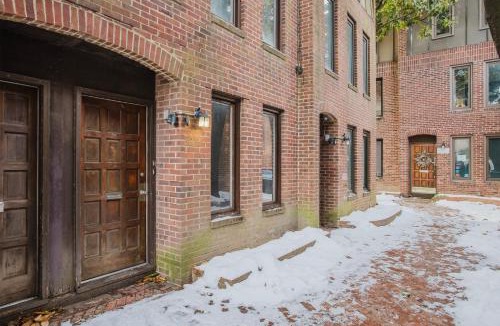 Georgetown Apartment | Georgetown 2br w wd nr Embassy Row nightlife WDC-705