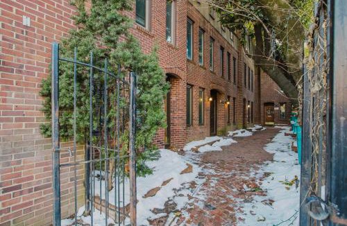 Georgetown Apartment | Georgetown 2br w wd nr Embassy Row nightlife WDC-705