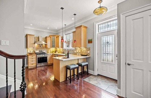 Merion Village House | German Village Near Schiller Park, Dining & OSU