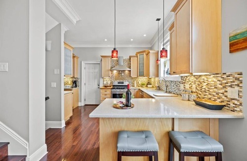 Merion Village House | German Village Near Schiller Park, Dining & OSU