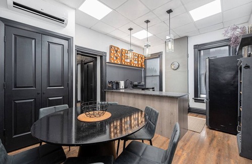 Downtown Columbus Apartment | German Village Speakeasy | Private Balcony
