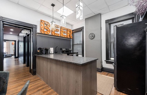 Downtown Columbus Apartment | German Village Speakeasy | Private Balcony