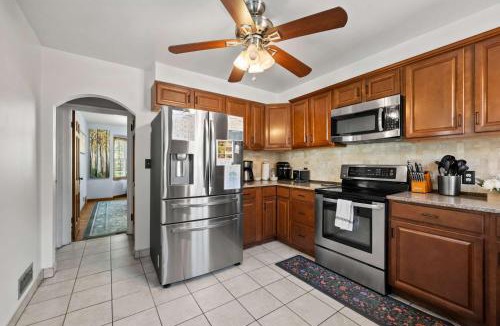 Clintonville House | Getaway Glen Walkable