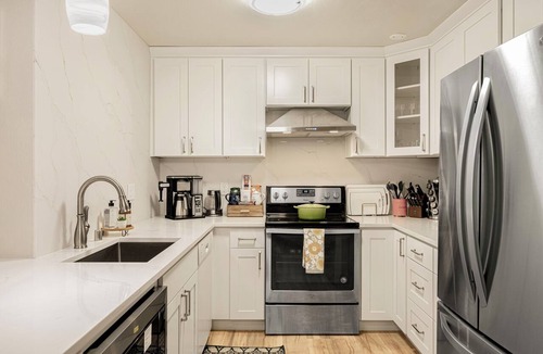 Northwest Bellevue Condo | Getaway in Downtown Bellevue, WA