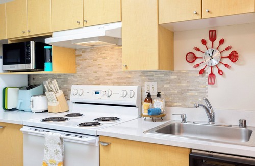 Belltown Apartment | Getaway in Seattle Center-606