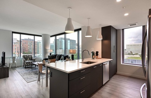 Reston Apartment | Global Luxury Suites at Town Center