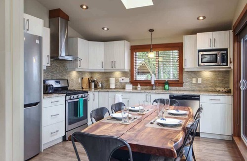 Port Renfrew House | Going Coastal ABC - Oceanfront - Pet Friendly