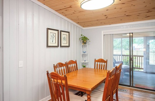 Long Beach Cottage | GOLF CART Incl Oak Island Cottage-Pet-friendly,Porch,Near beach,pier,restaurants
