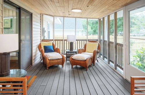 Long Beach Cottage | GOLF CART Incl Oak Island Cottage-Pet-friendly,Porch,Near beach,pier,restaurants