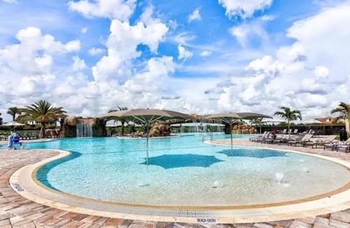 Lakewood Ranch Condo | Golf, Pools, Shops in highly Desired Lakewood National Golf Club