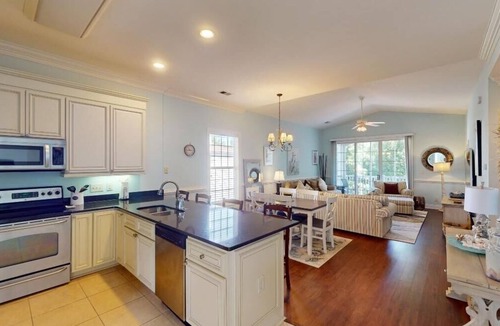 Pawleys Island Villa | Golfer Hideaway in Prestigious Litchfield