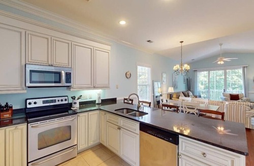 Pawleys Island Villa | Golfer Hideaway in Prestigious Litchfield