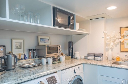Phinney Ridge Apartment | Gorgeous 1 Bedroom Space Close to Woodland Park