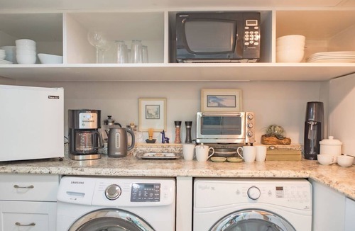 Phinney Ridge Apartment | Gorgeous 1 Bedroom Space Close to Woodland Park