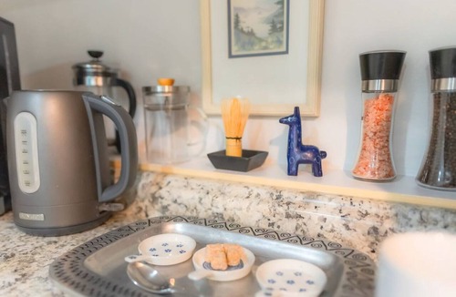 Phinney Ridge Apartment | Gorgeous 1 Bedroom Space Close to Woodland Park