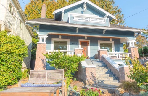 Phinney Ridge Apartment | Gorgeous 1 Bedroom Space Close to Woodland Park