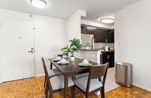 North Brookline Apartment | Gorgeous 2BR Next to BU uab6