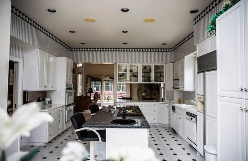 Annandale House | Gorgeous Chateau/House on 1.5 acres - in Annandale Center/mins to Washington DC
