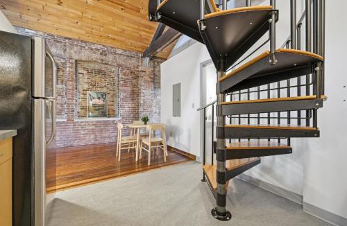 Downtown Hartford Apartment | Gorgeous downtown apartment with loft
