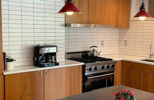 South Seattle Apartment | Gorgeous Garden Getaway, Near Cafes, Parks