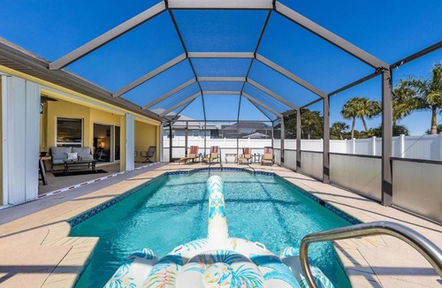 Caloosahatchee House | Gorgeous heated pool home - Villa Palm Tree - Roelens Vacations