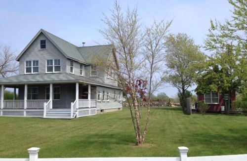 Block Island House | Gorgeous home in PRIME LOCATION- close to everything with air conditioning