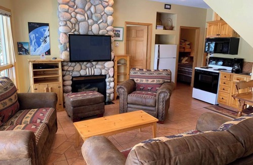 Fernie Ski Chalet | Gorgeous Ski In/Out Chalet. Private Hot Tub