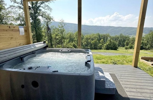 Front Royal Cabin | Gorgeous Spacious Geodesic Dome with Incredible Views for an Unforgettable Escape near Front Royal, Virginia