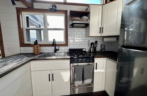 Shipman Cottage | Gorgeous Tiny Home on Cliff's Edge - 4WD/AWD Access Only