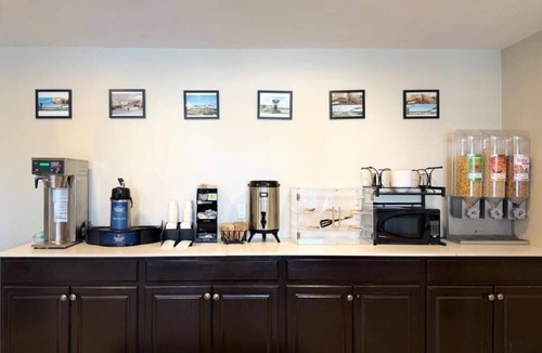 West Falls Church Hotel | Governor House Inn