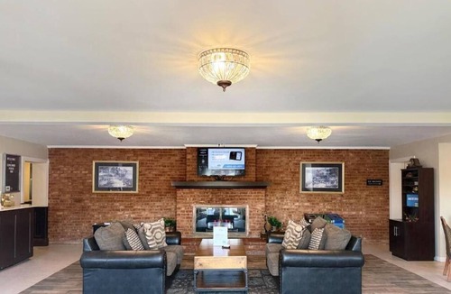 West Falls Church Hotel | Governor House Inn
