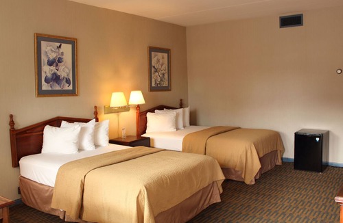West Falls Church Hotel | Governor House Inn