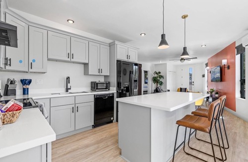 Flagstaff Apartment | Gr Canyon·Sedona passage·NAU w/2 kings· pets· EV charger