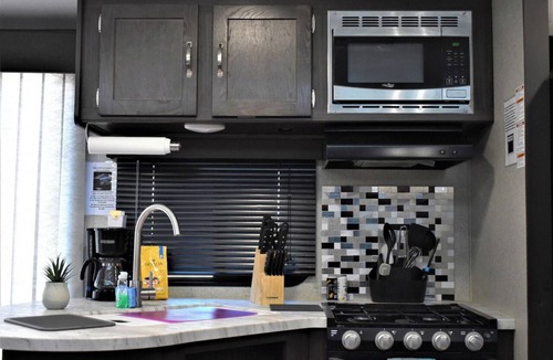 Williams Apartment | Grand Canyon RV Glamping Luxury Suite #2 (Glamping Getaway)